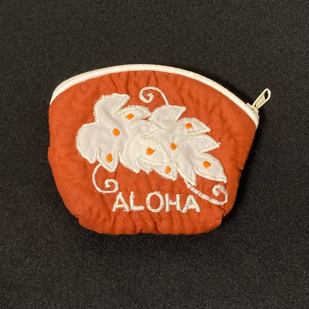 ⭐️ Vintage Mini Hawaiian Quilted White Leaves Aloha Change Purse